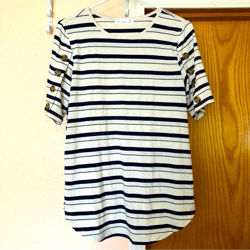 **LAST CHANCE!** 89th & Madison Top